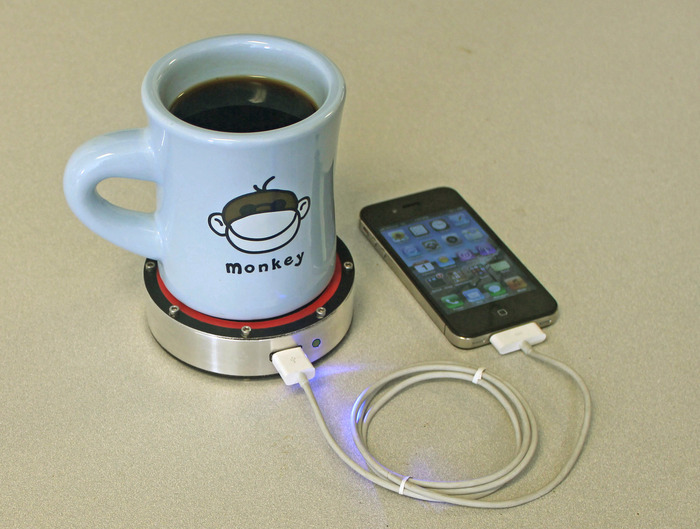 Recharger batterie avec tasse à café