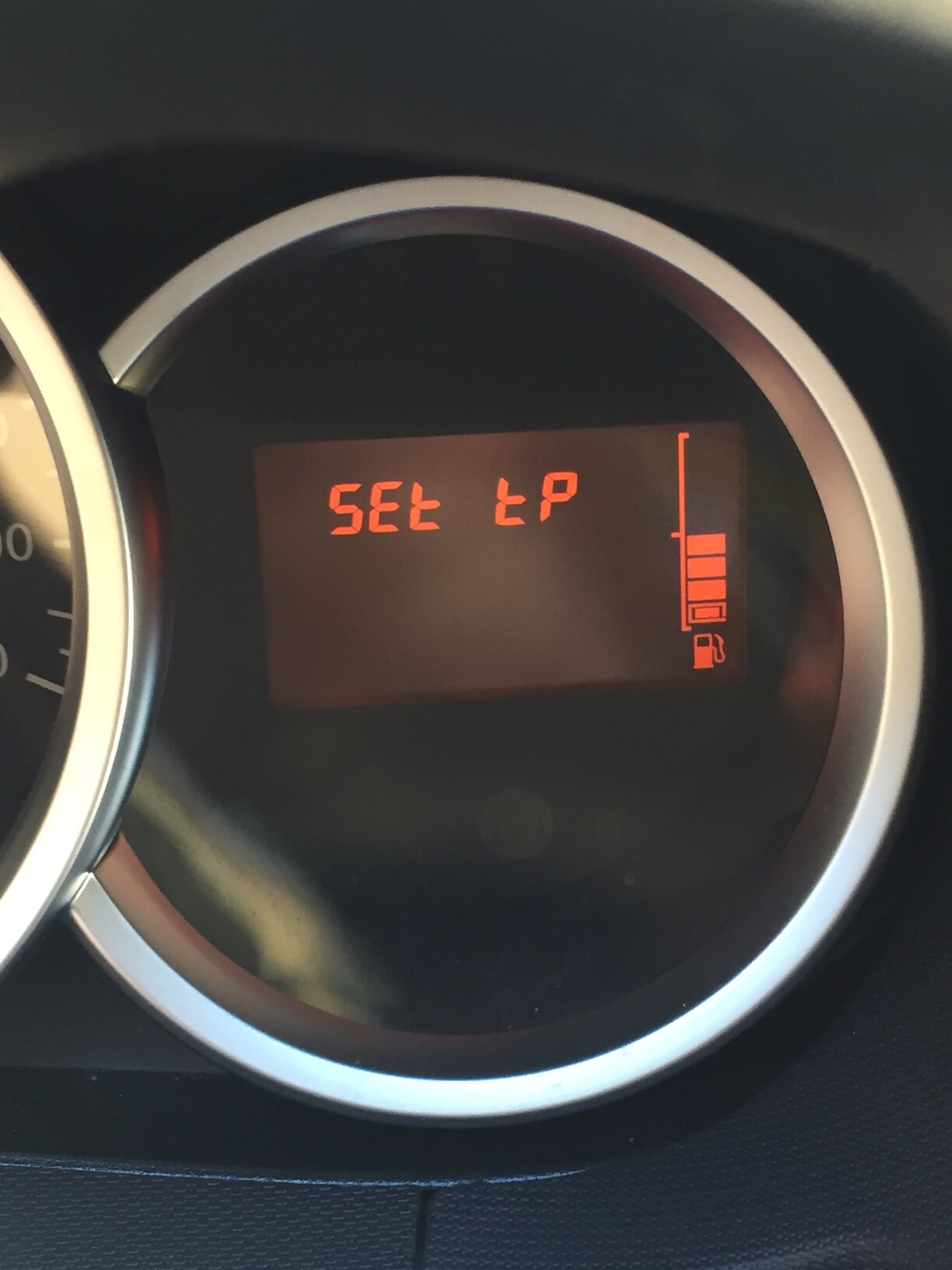 Voyant orange de pression des pneus DACIA Duster / Sandero